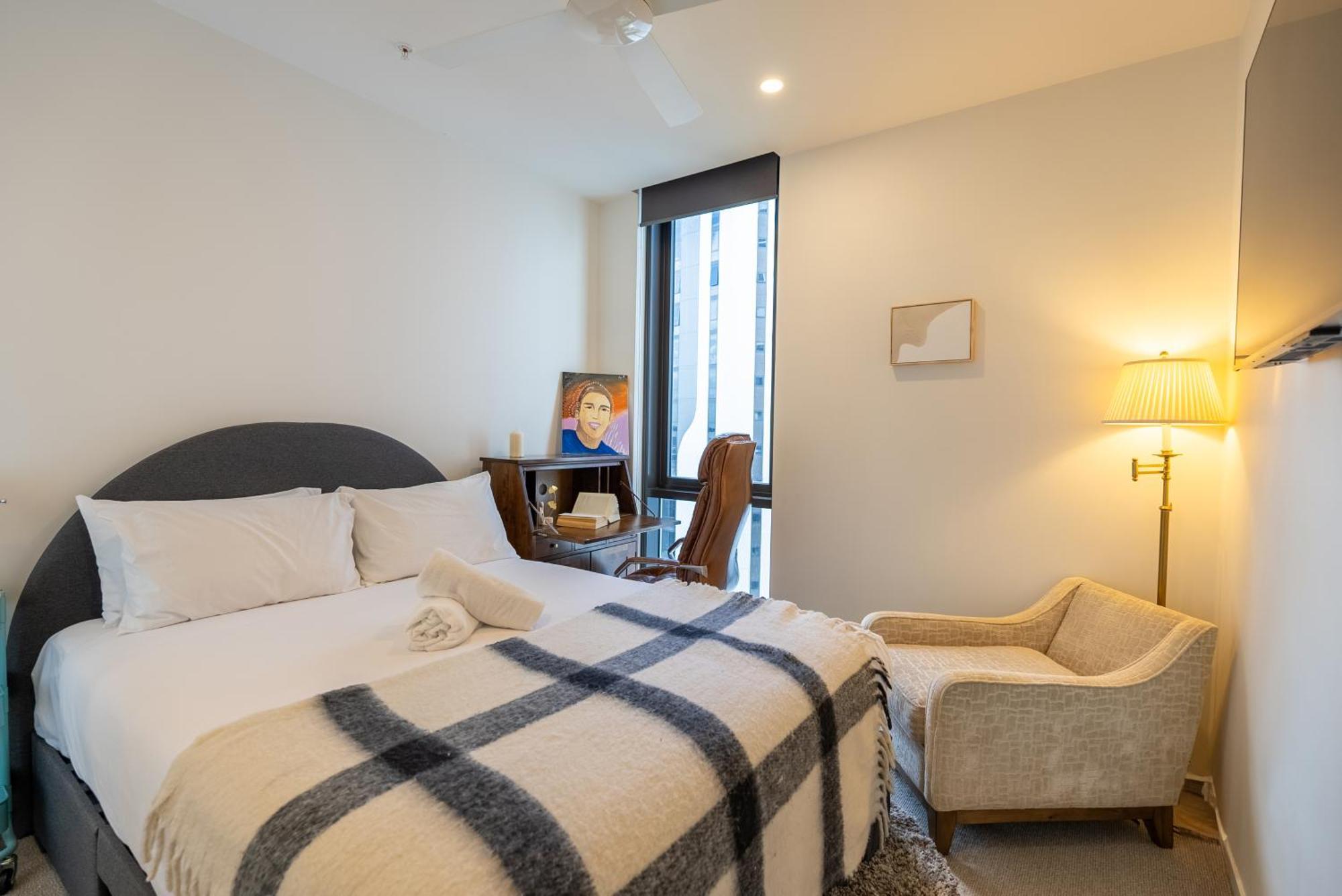 Location! Boutique 2br With Pool & Bbq Near South Bank And Apartment